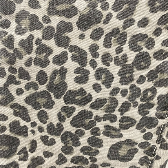 LOFT modern skinny leopard print pants/jeans. Size 0/25 - Picture 4 of 4